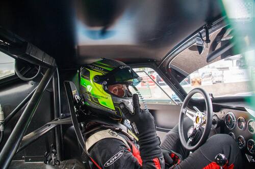 A equipe celebrando suas vitórias